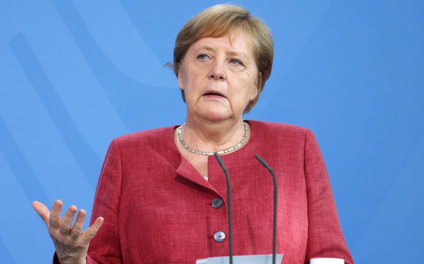 Angela Merkel: Türkiyəyə miqrantlarla bağlı maliyə yardımı davam etməlidir