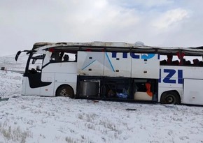 В Турции перевернулся автобус, пострадали 40 человек