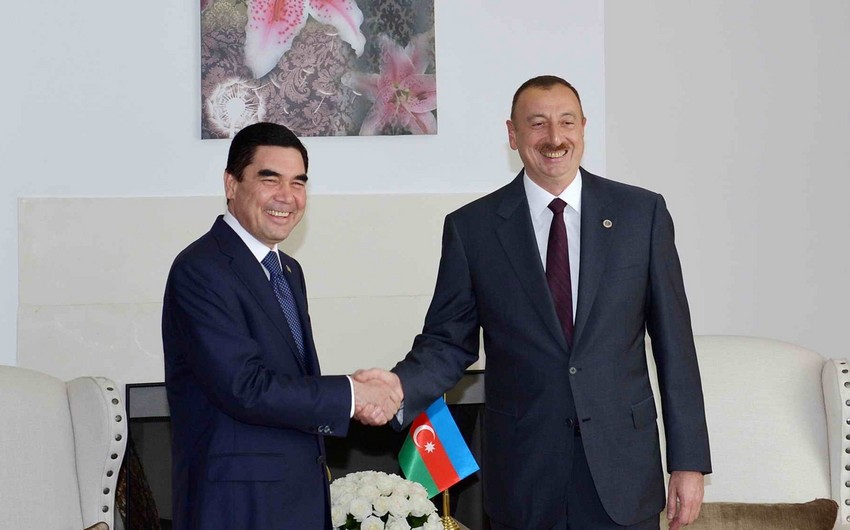 Президент Ильхам Алиев поздравил Гурбангулы Бердымухамедова