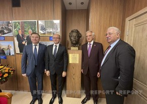 В Москве состоялось открытие аудитории и памятника Фармана Салманова 