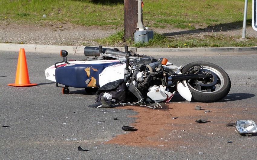 Bakıda avtomobillə motosiklet toqquşub, sürücülərdən biri ölüb
