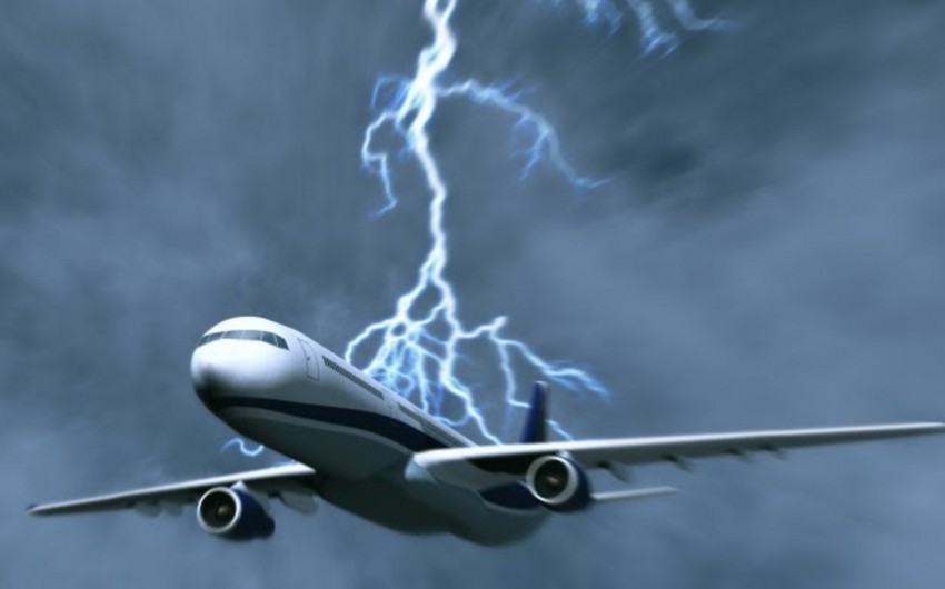 В летевший из Стамбула в Казань самолет ударила молния