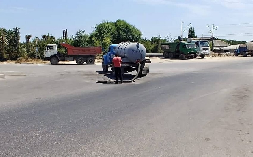 Maştağa şosesində kanalizasiya sularının kollektorlara tökülməsi yolun çökməsinə səbəb olur