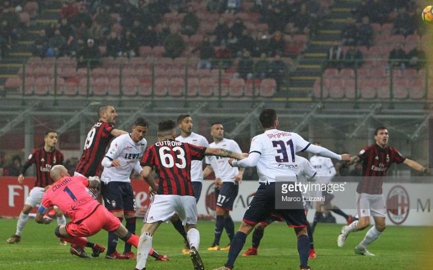 Милан прервал безвыигрышную серию в Серии А, обыграв Кротоне