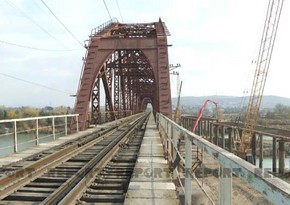 На железнодорожной линии Алят-Горадиз-Агбенд будет построен новый мост через Куру