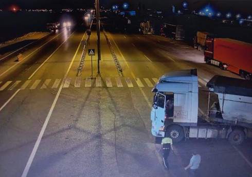 В Баку арестован пытавшийся перекрыть дорогу водитель грузовика