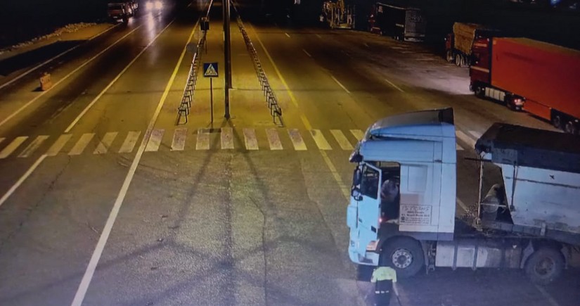 В Баку арестован пытавшийся перекрыть дорогу водитель грузовика