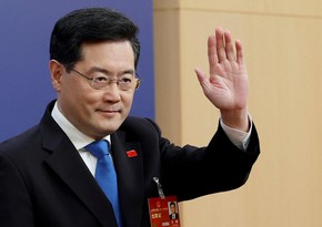Экс-глава МИД КНР сложил полномочия депутата парламента Китая