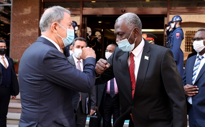 Turkish and Sudanese defense ministers hold meeting