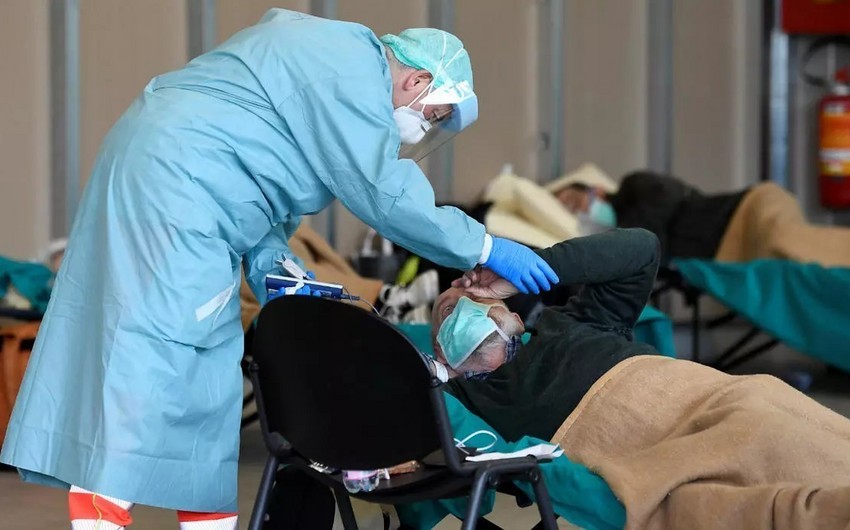 İtaliyada gün ərzində koronavirusdan 800-ə yaxın insan öldü