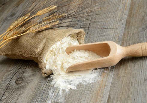 Азербайджан импортировал пшеничную муку и манную крупу из Кузбасса