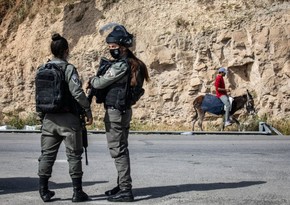 Border police officer lightly hurt in stabbing attack at Jerusalem’s Damascus Gate