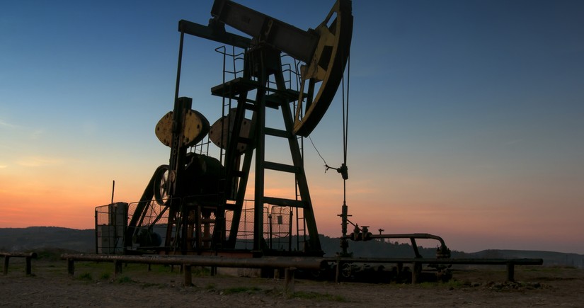 Brent oil falls to $82.7 per barrel