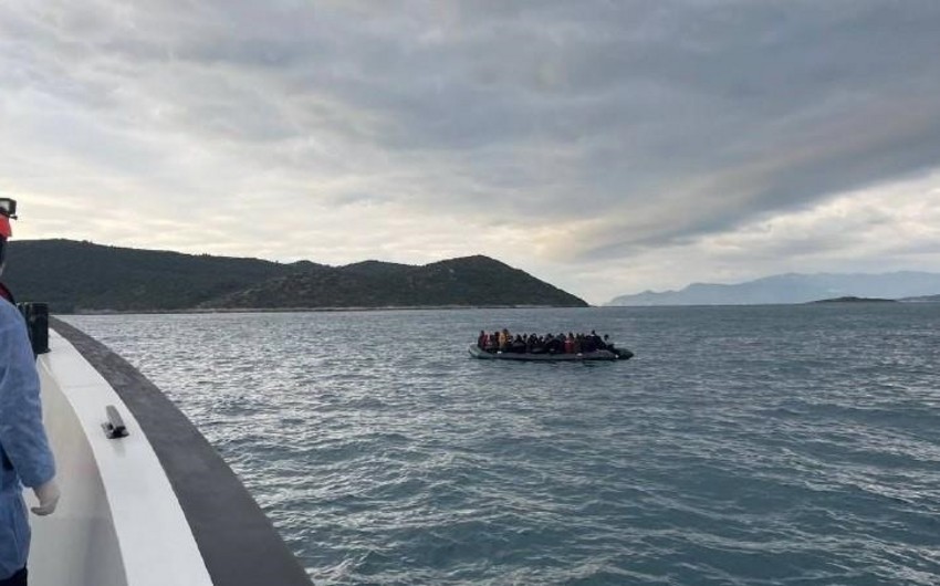 У побережья Кушадасы в Турции спасены более 30 нелегальных мигрантов