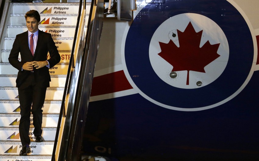 Самолет с премьер-министром Канады на борту экстренно вернулся в Оттаву