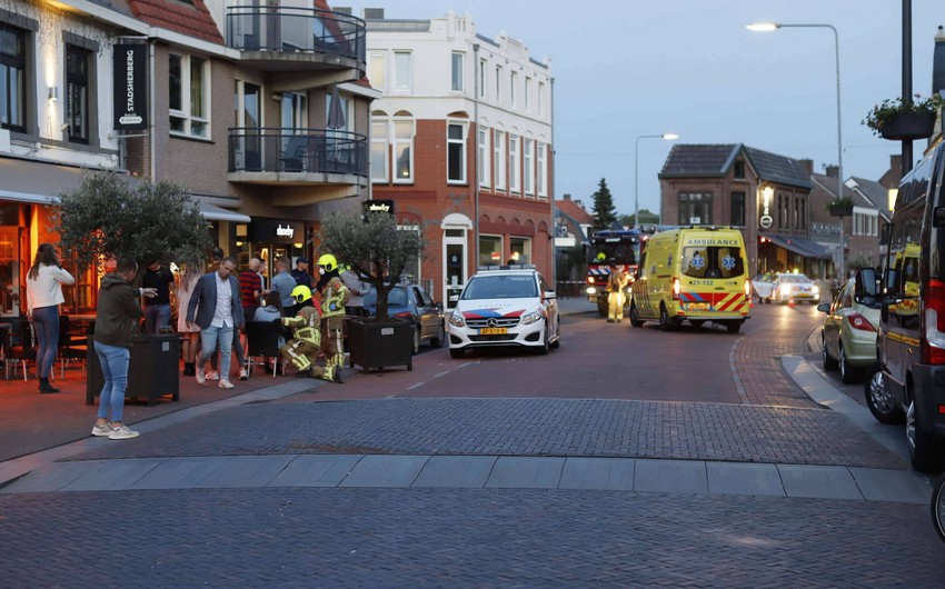 В Нидерландах автомобиль въехал в террасу кафе, есть раненые