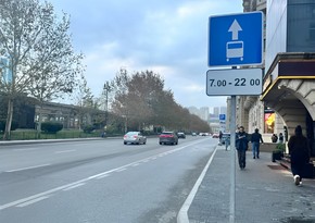 AYNA Bakıda avtobus zolağının qüvvədə olma vaxtını bildirən yol nişanlarının quraşdırmağa başlayıb