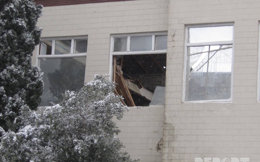 В Баку рухнула крыша универмага, под завалами остались люди - ФОТО/ВИДЕО