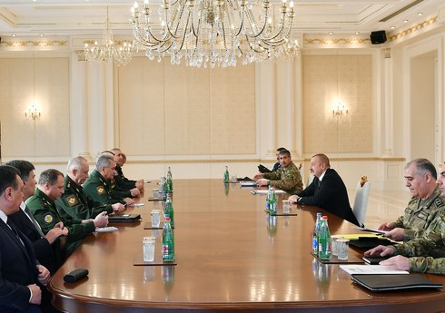 Президент Ильхам Алиев принял делегацию во главе с министром обороны России 