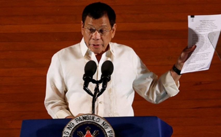 Filippin prezidenti oğlunun narkotik maddələrin qaçaqmalçılığı ilə məşğul olması iddialarını təkzib edib
