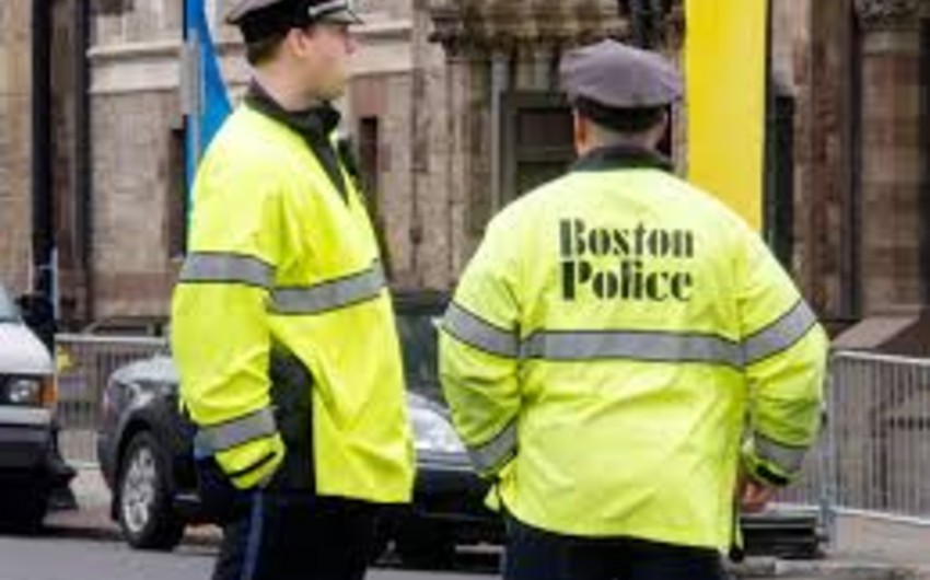В Бостоне группа подростков напала на двоих полицейских