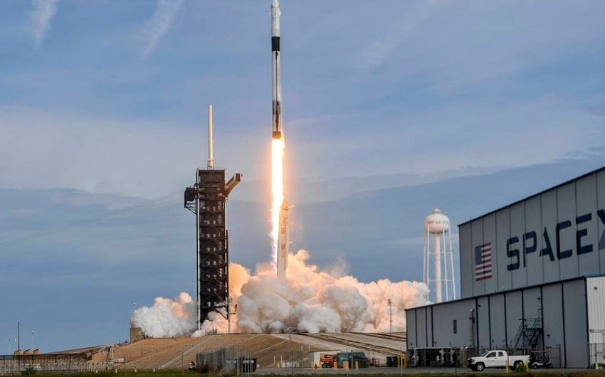 SpaceX доставит на орбиту космических туристов - ФОТО