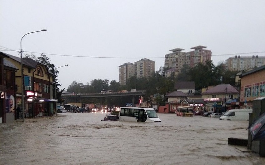 Из-за проливных дождей на Кубани погибли два человека, трое пострадали - ВИДЕО