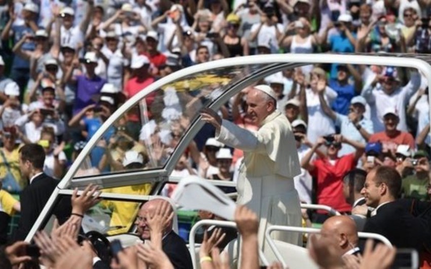 Pope celebrates stadium Mass in Bosnia