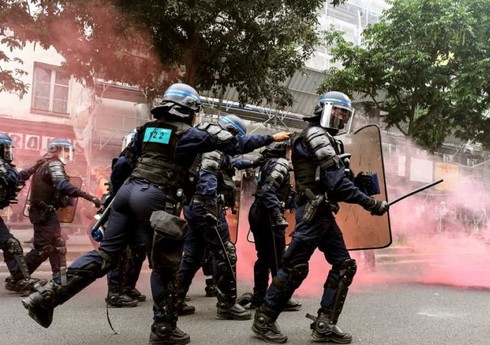 Во Франции полиция задержала 76 участников манифестаций