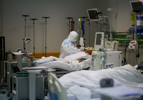 В Азербайджане от коронавируса скончался врач-инфекционист