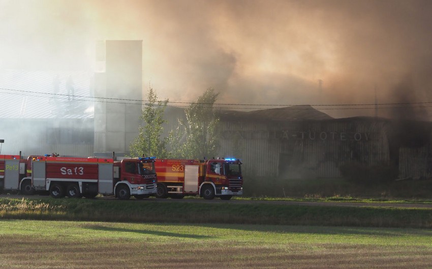 На юге Финляндии горит свечной завод, проводится эвакуация - ВИДЕО