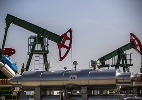 Azerbaijan cuts oil production by nearly 5%