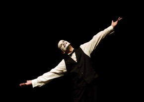 ​Master of French mime performs in Baku