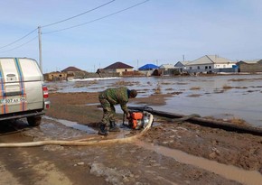 Avenue in Kazakhstan’s Astana flooded due to melt water spill at landfill