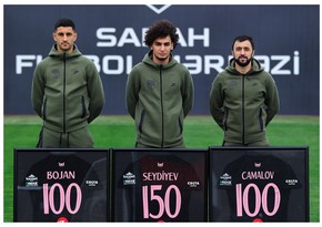 Sabah üç futbolçusunu mükafatlandırıb