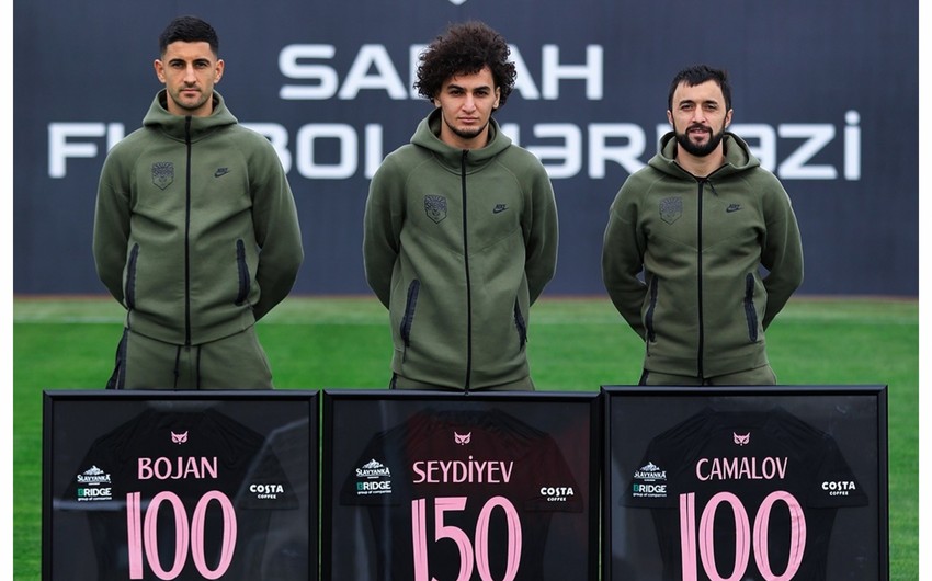 Sabah üç futbolçusunu mükafatlandırıb