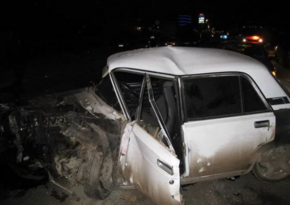 В Гаджигабуле автомобиль слетел в овраг, двое пострадали