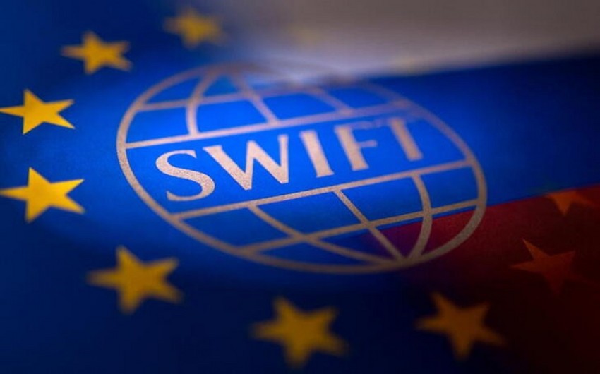 ЕС изучает возможности отключения от SWIFT других банков России