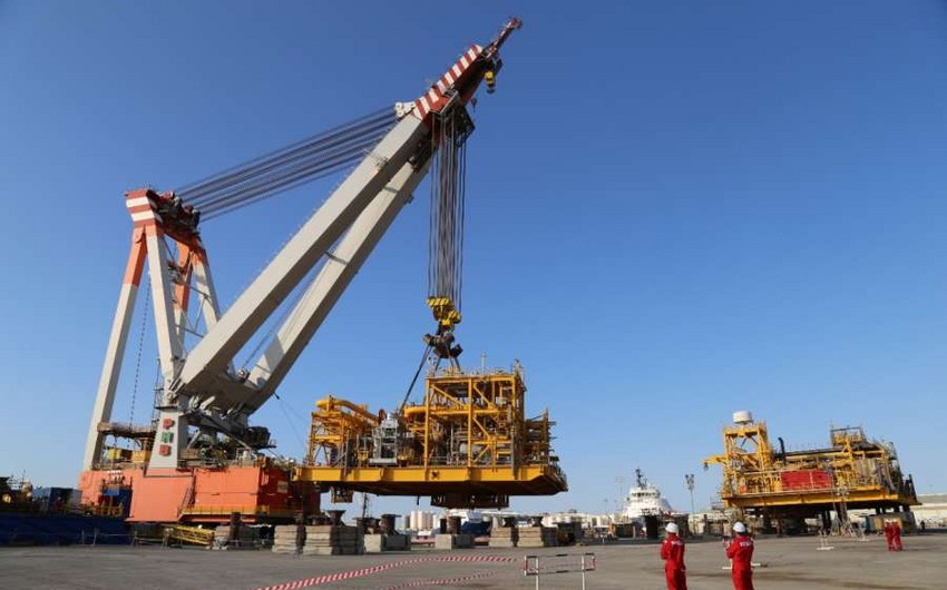 Crane vessel ASCO Azerbaijan involved in work at Absheron field