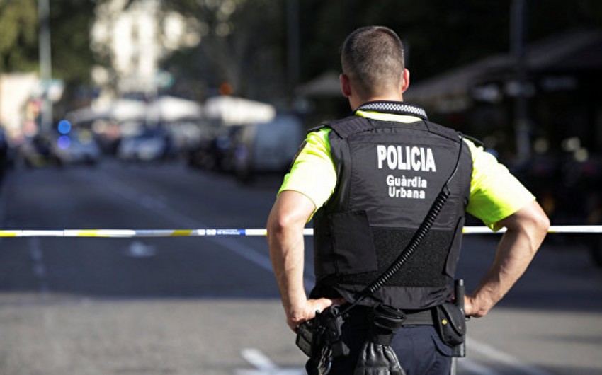 Barselonada avtomobil 3 polis əməkdaşını vurub