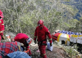 Микроавтобус упал в ущелье в Боливии, есть погибшие