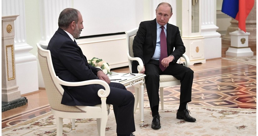 Putin, Pashinyan discuss situation in Karabakh