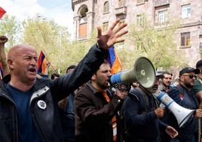 В Ереване у здания парламента проходит акция протеста
