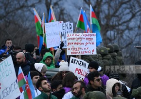 Экоактивисты и волонтеры продолжают акцию протеста на дороге Ханкенди-Лачын 