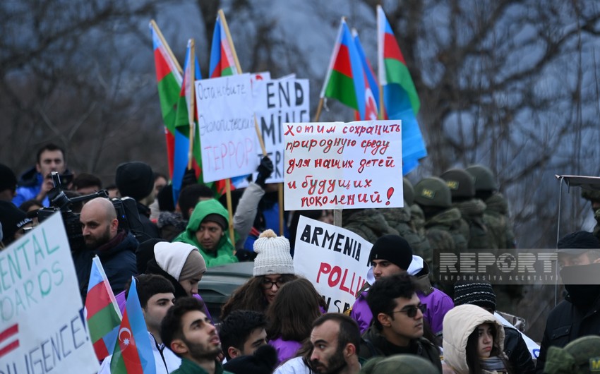 Экоактивисты и волонтеры продолжают акцию протеста на дороге Ханкенди-Лачын 