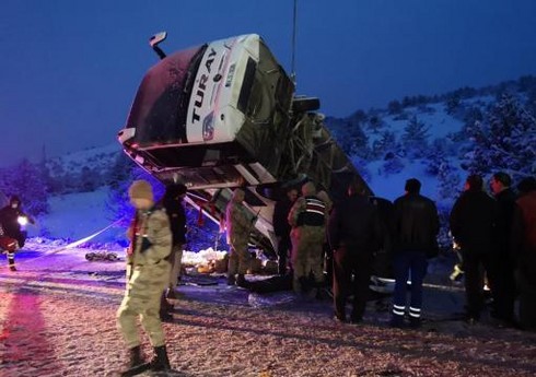 Второе за ночь ДТП с участием автобуса в Турции унесло жизни двух человек