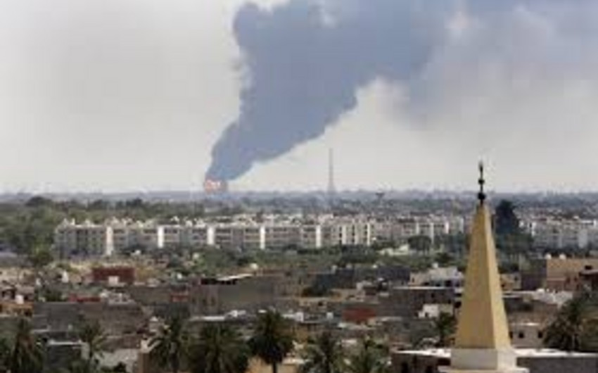 На востоке Ливии исламисты подвергли ракетному обстрелу международный аэропорт Лабрака