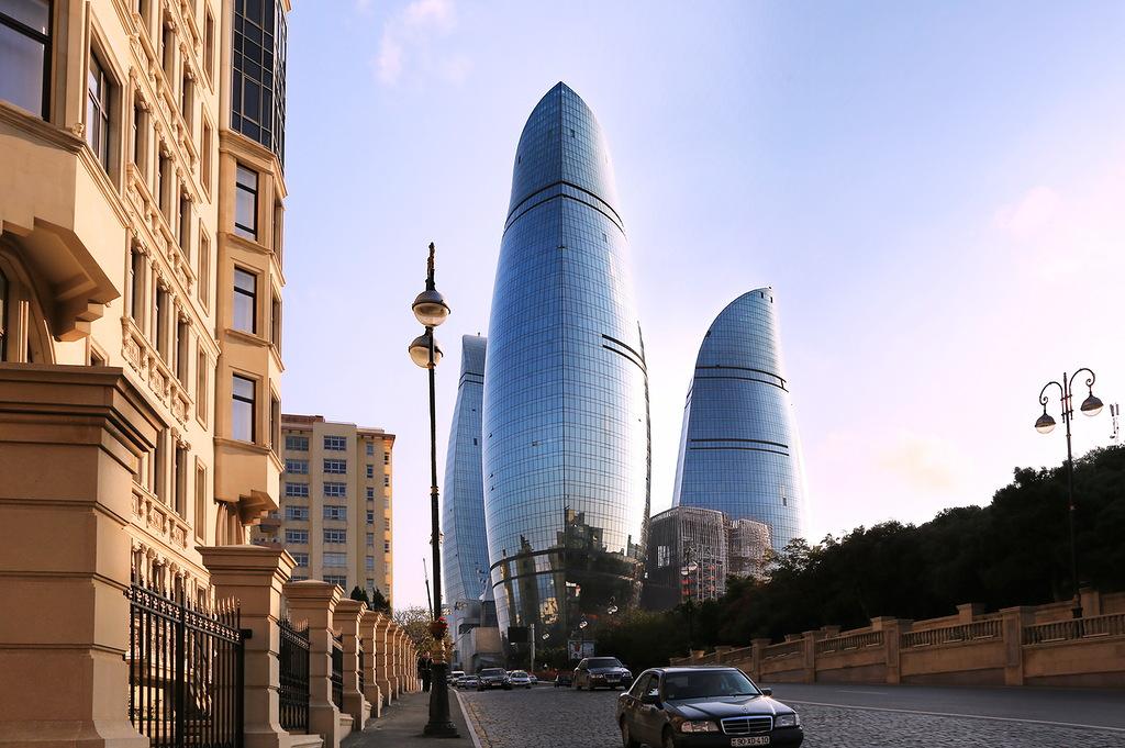 Baku flame. Баку Лале Тауэр. Баку небоскребы Baku Tower 250 49. Азербайджан Тауэр сейчас. Flame Towers Plan.