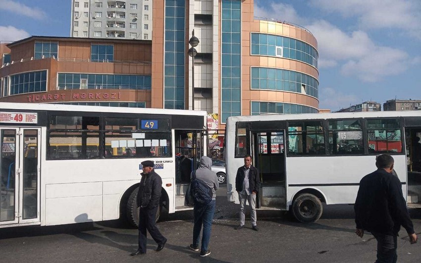 Bakıda sərnişin avtobusu qəza törədib - FOTO