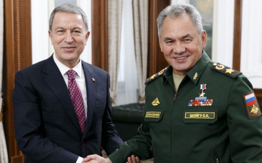 Министры обороны России и Турции обсудили ситуацию в Сирии